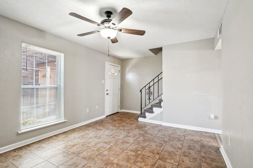 Primary Photo - 1635 Newport Pl