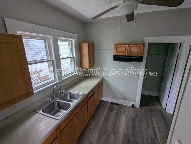 Building Photo - For Sale Land Contract - $129,900 EZ BUY P...