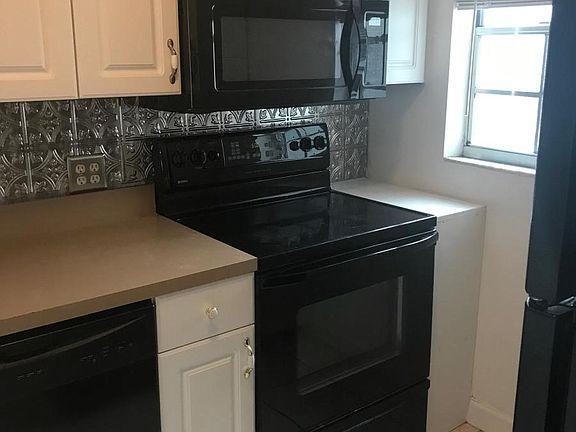 Building Photo - 4509 S Oak Dr