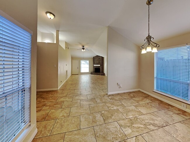 Building Photo - 19607 Lake Hollow Ln