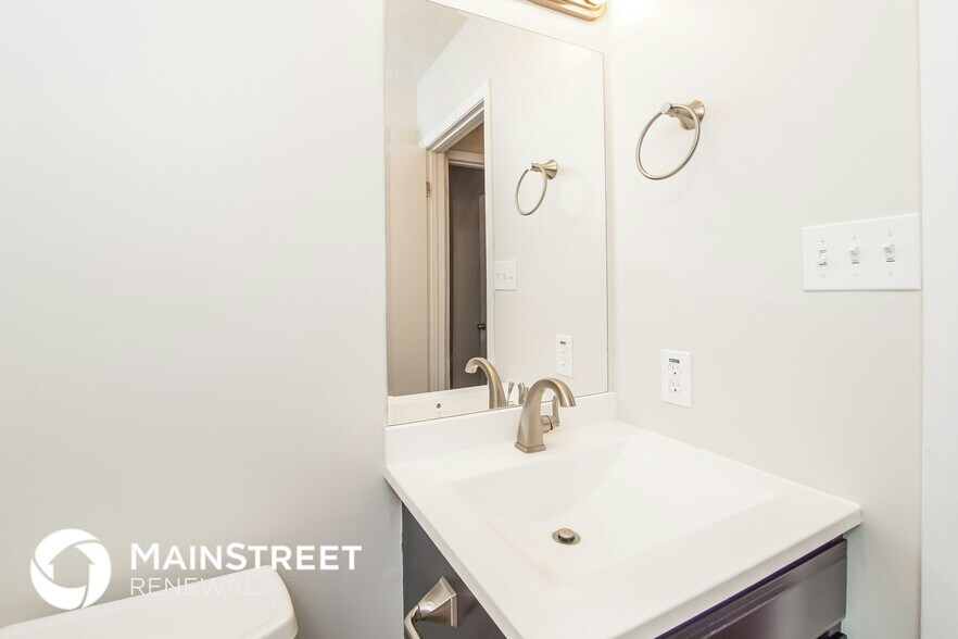 Building Photo - 129 Longvale Dr