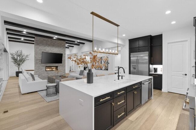 Building Photo - Colorado Luxury Redefined | Custom Ranch with Exceptional Outdoor Living & Designer Finishes