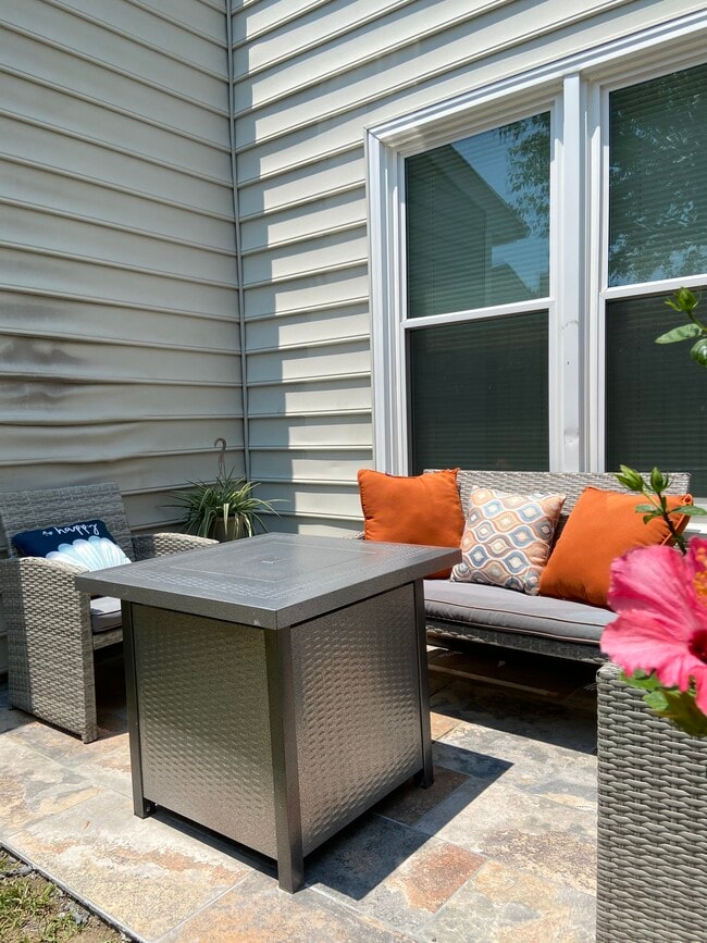 Building Photo - 3302 Comstock Rd