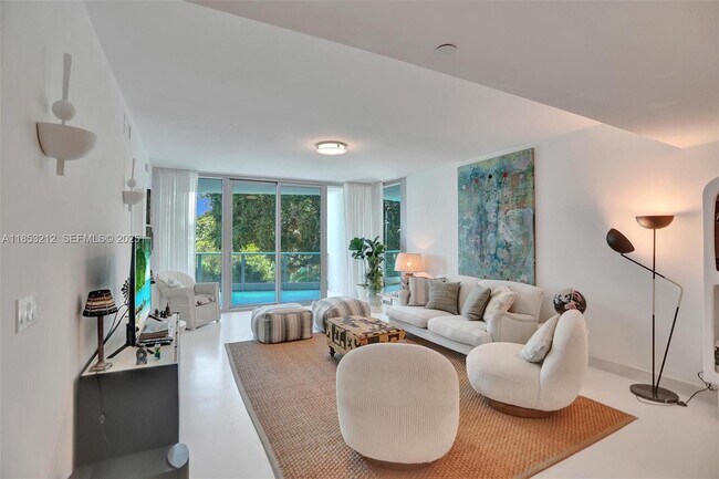 Building Photo - 2627 S Bayshore Dr