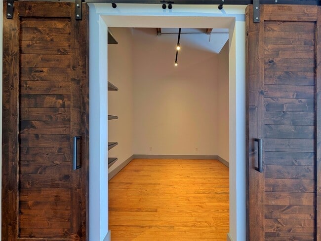 Building Photo - 2400 Mechanic St