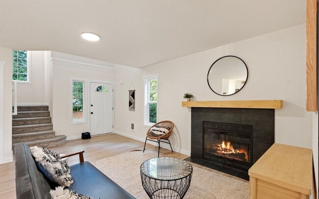 Building Photo - Fully Remodeled Gated Community Lake Home in Gig Harbor!