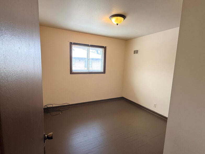 Building Photo - 8803 W Thurston Ave