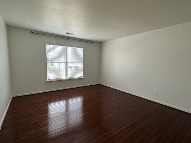Building Photo - 110 Pangborne Ct