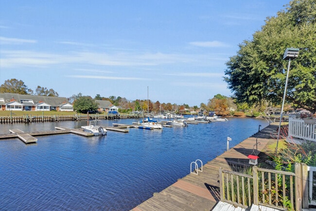 Building Photo - 18 Harbour Walk Townhouses