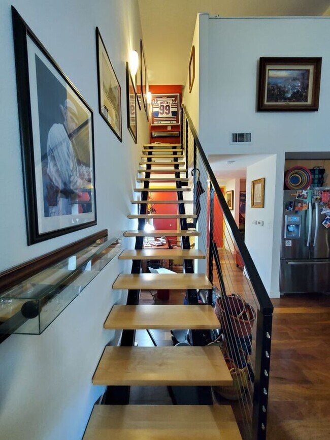 Building Photo - Chic loft in downtown in historic Plant 51
