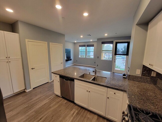 Building Photo - 10244 Artesia Blvd