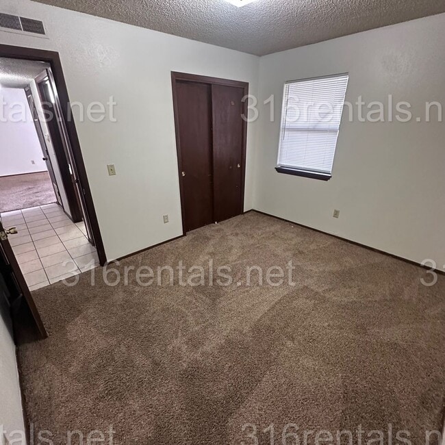 Building Photo - 359 E Marion Ct