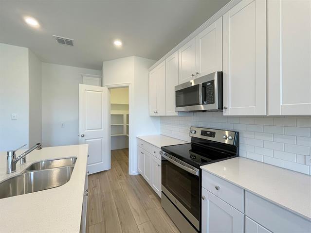 Building Photo - 510 Macdonald Wy