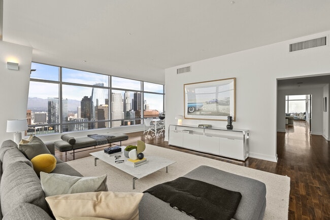 Building Photo - 900 W Olympic Blvd