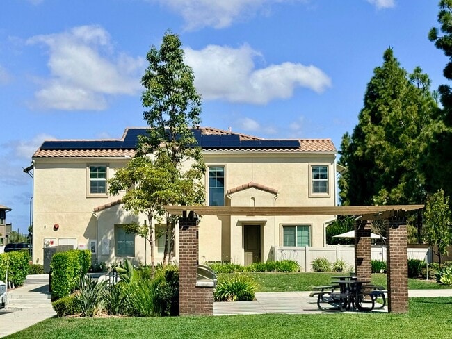 Building Photo - Stunning 3-Bed/2.5-Bath End Unit Condo with Solar & Large Yard