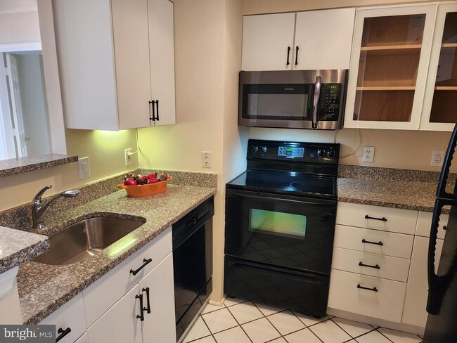 Building Photo - 5809 Nicholson Ln