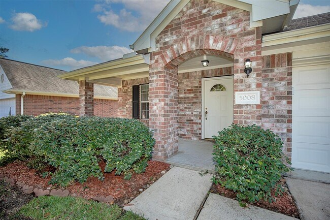 Building Photo - 5008 Blanco Dr