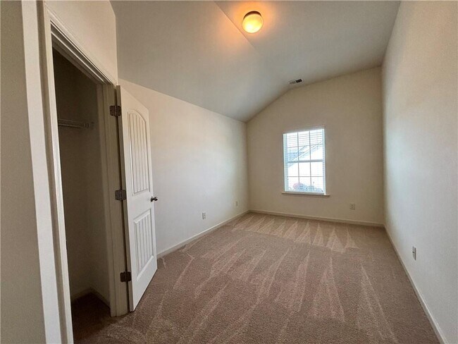 Building Photo - 609 Stonehurst Ln