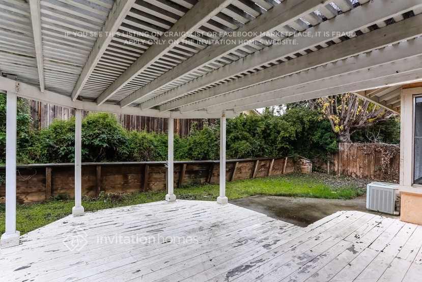 Building Photo - 1080 Mission Cir