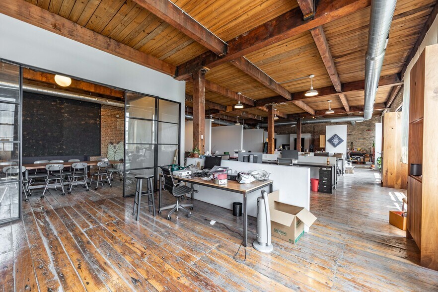 Building Photo - 3124 W Carroll Ave