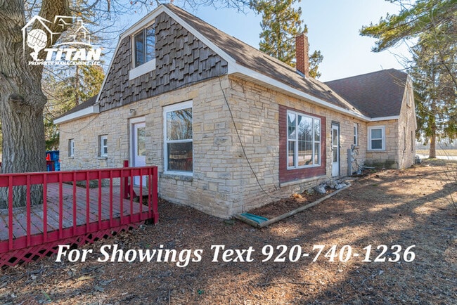 Building Photo - Updated 3 Bedroom Town Home