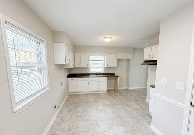 Building Photo - 1502 Rolling Hills Dr