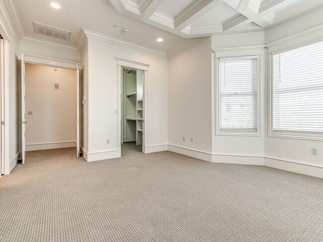 Building Photo - Beautiful Downtown OKC Townhouse
