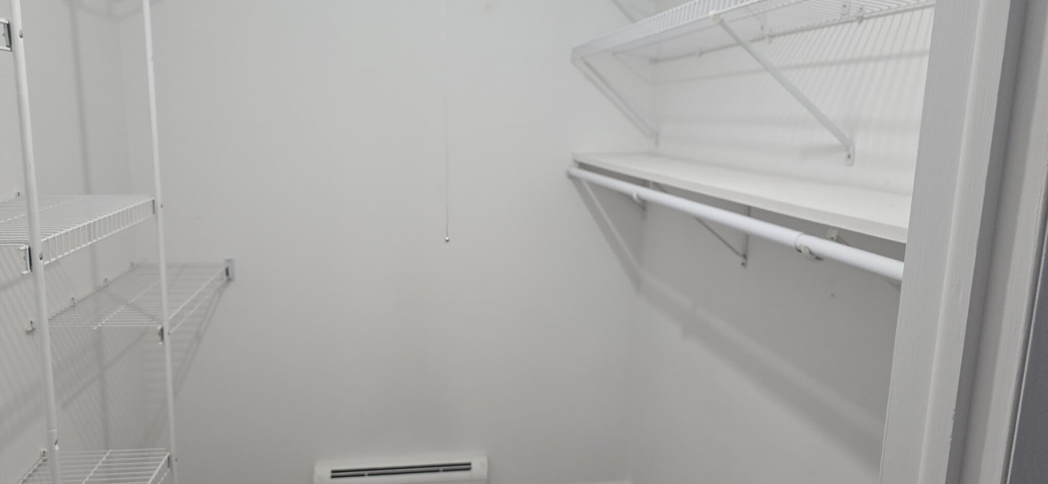 Building Photo - 910 E Old Willow Rd