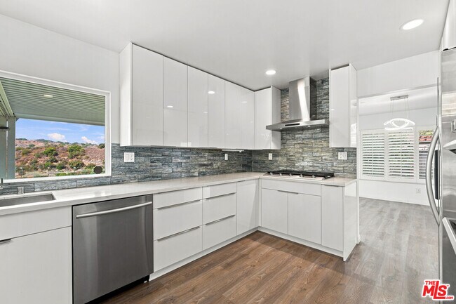 Building Photo - 4355 Chaumont Rd