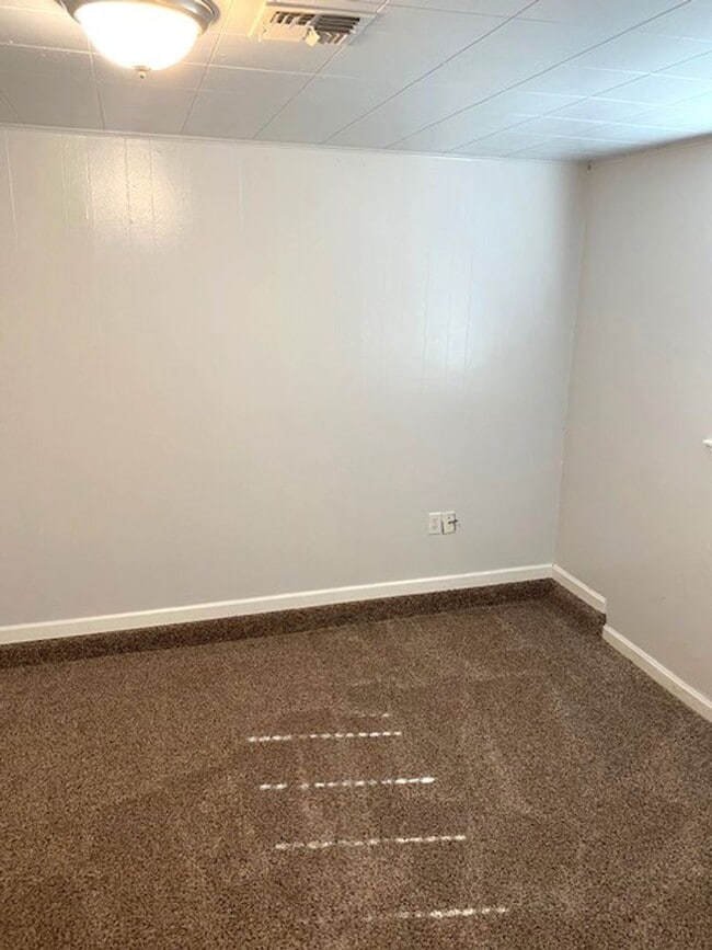 Building Photo - Spacious Home w/ Pool in East Redding!!