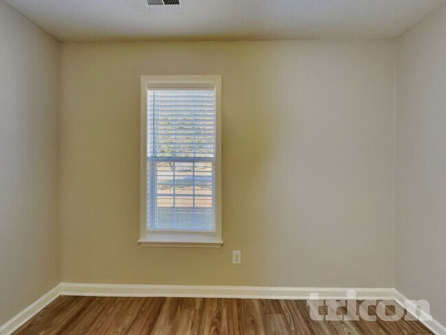 Building Photo - 204 Wexford Dr