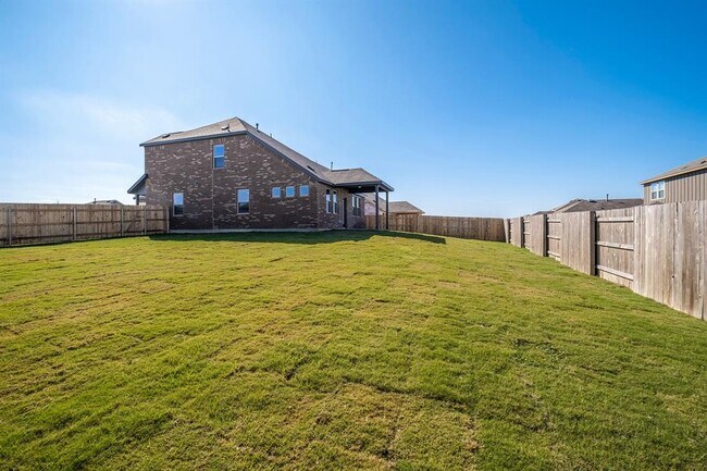 Building Photo - 108 Leatherleaf Dr