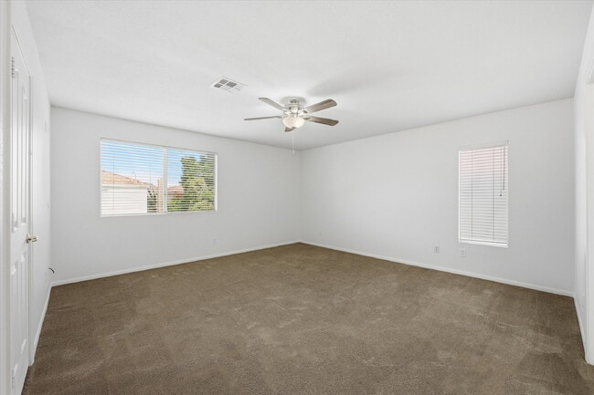 Building Photo - Exquisite 5-bed, 3-bath home w/ spacious 3-car garage offers luxurious living & effortless entert...