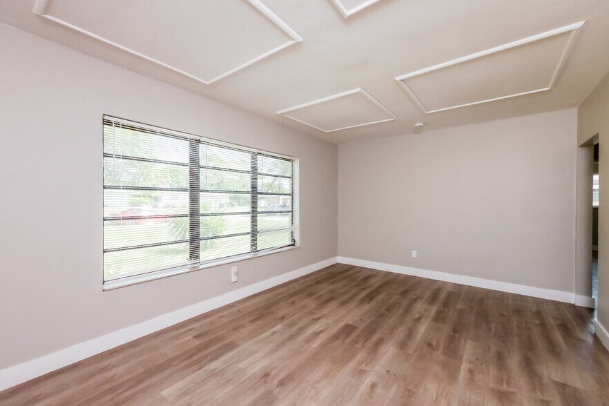 Building Photo - 381 Carolina Ave