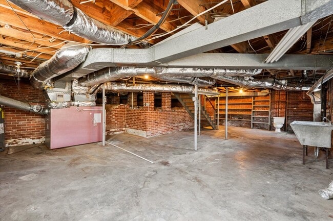 Building Photo - 807 Shamrock Rd