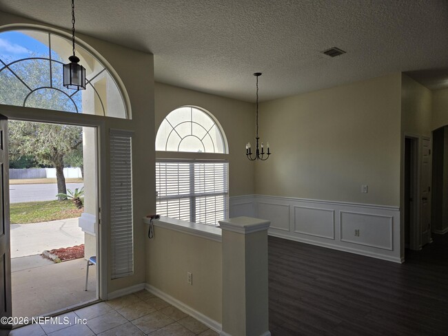 Building Photo - 1928 W Willow Branch Ln