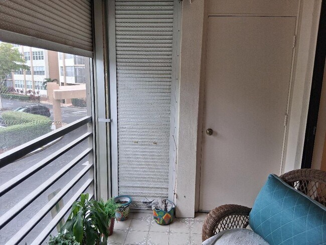 Building Photo - 1100 St Charles Pl