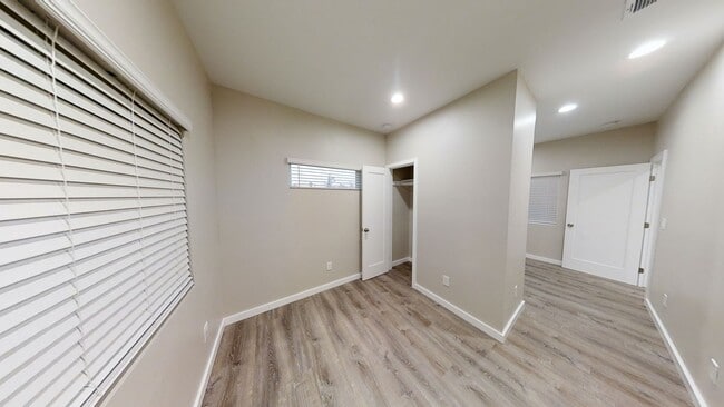 Building Photo - 4BD/2BA on Montezuma!