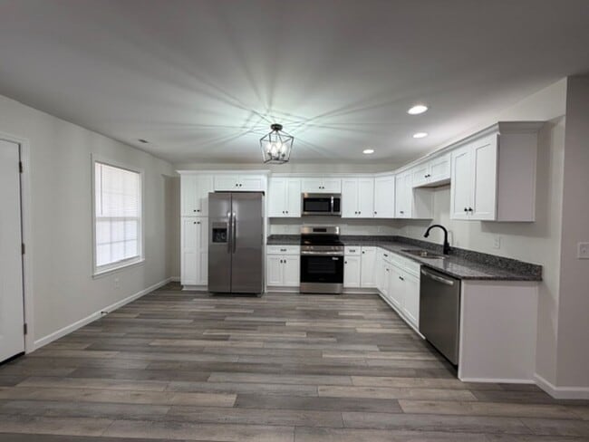 Building Photo - **MOVE IN SPECIAL, 1/2 OFF FIRST MONTHS RENT**Beautiful New 3 Bedroom 2 Bath House!