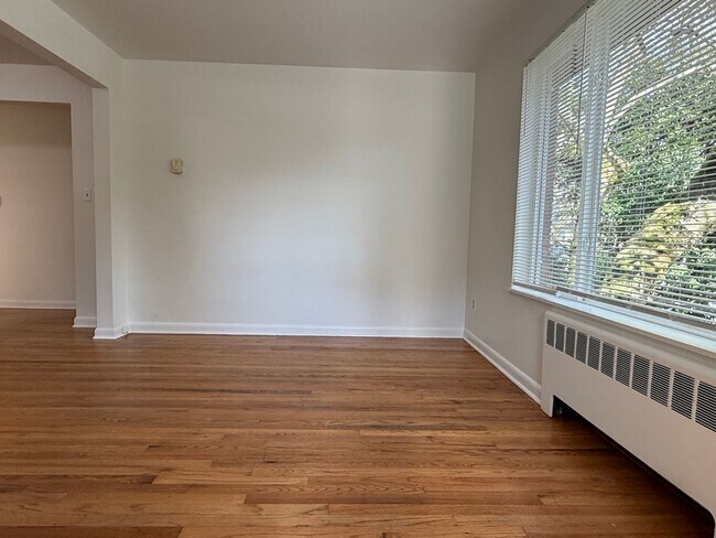 Building Photo - 1535-1537 California Ave SW (OTP)