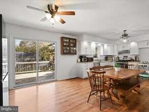 Building Photo - 8 English Oak Cir