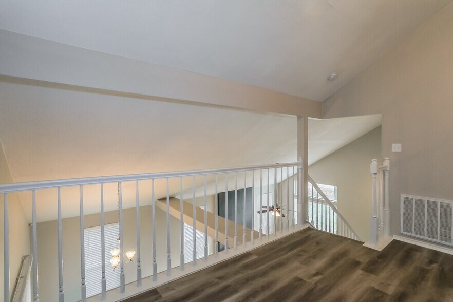Building Photo - 5320 Rowcrop Dr