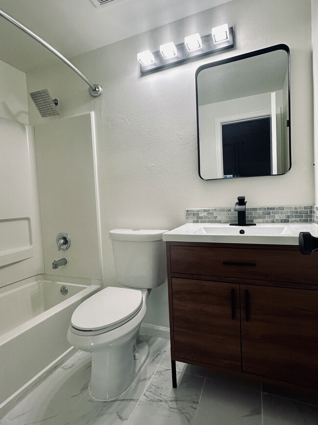 Building Photo - 7821 Sanibel Dr