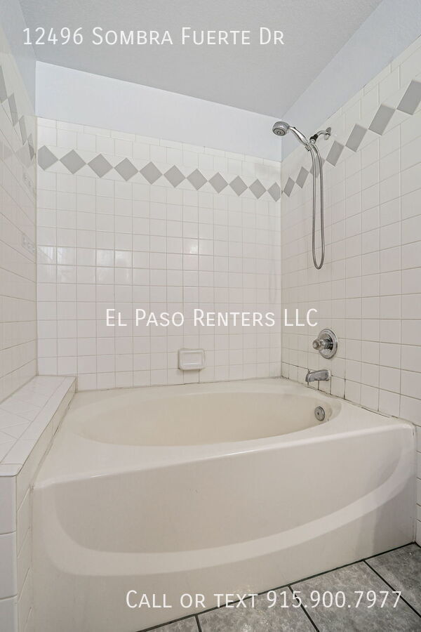 Building Photo - 12496 Sombra Fuerte Dr