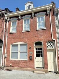 Building Photo - 2221 Jane St