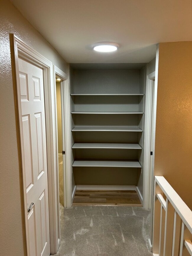 Building Photo - Lovely South Hills home, 4BD/3BA, Available early June!