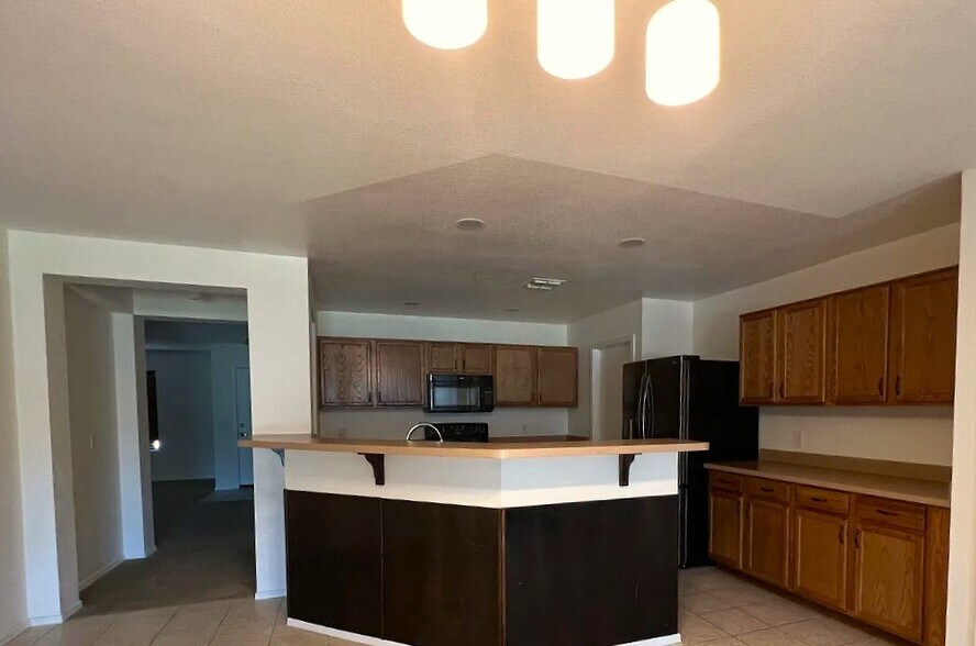 Building Photo - 5926 E Cedarbird Dr