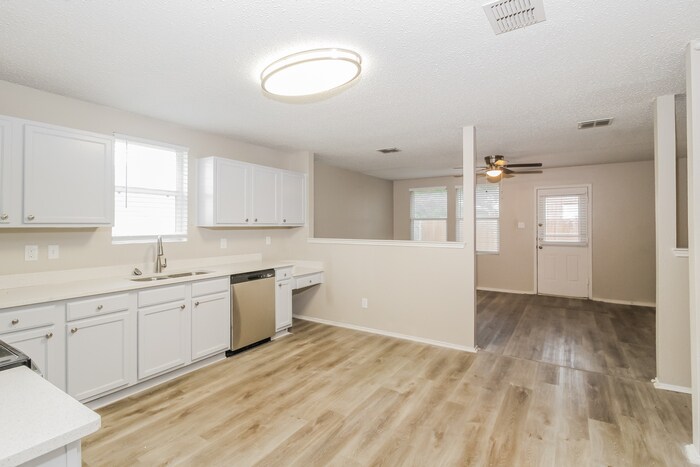 Building Photo - 16516 Woodside Dr