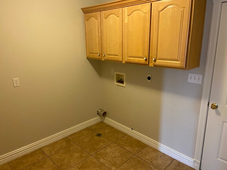 Building Photo - 163 N Stone Mountain Dr