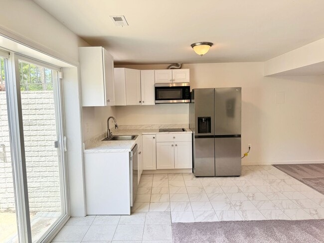 Building Photo - CLOSE TO BROOKE POINT VRE - LARGE ACREAGE HOME - STAFFORD- BASEMENT KITCHENETTE